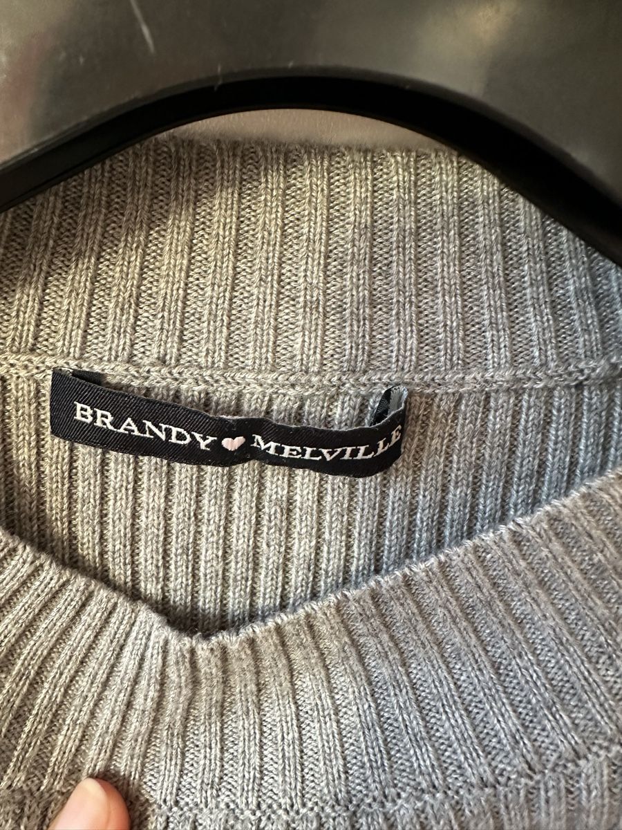Brandy Melville Pullover & Sweatshirts: Crop Pulli Brandy Melville – Gebraucht aus Wallisellen von Winterswardrobe01 1