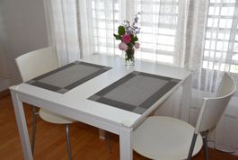 Esstisch Schreibtisch Metallbeine 2 Stühlen weiss 75x75x74