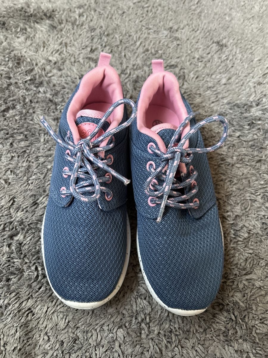Scarpe per ragazze: Sportschuhe Gr.31 – Usato da Dottikon venduto da cimar
