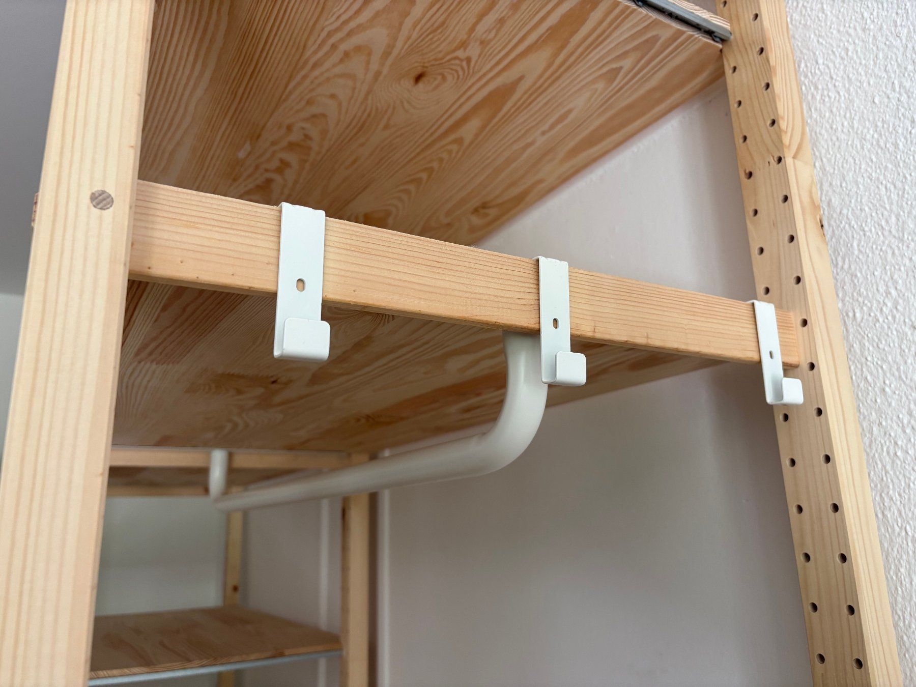 Ikea Scaffali: IKEA IVAR Holzregal mit Kleiderstange – Usato da Zürich venduto da zanili 2