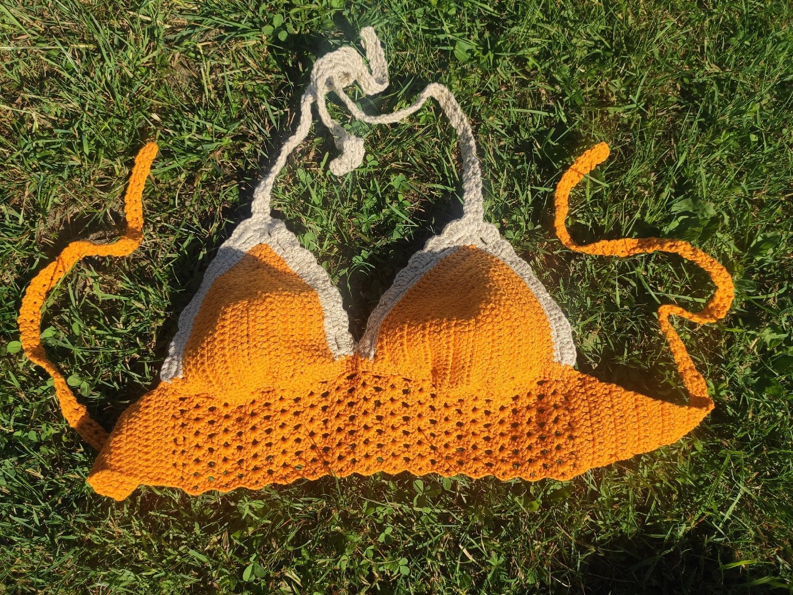 Top: Gehäkeltes Bikini-Oberteil, Senfgelb, neu – Usato da Recherswil venduto da fashionTrash