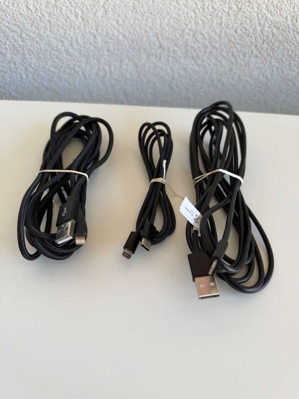 Câbles: Lot chargeurs et câbles USB-C / Lightning – D'occasion à Fully par Avranville 3