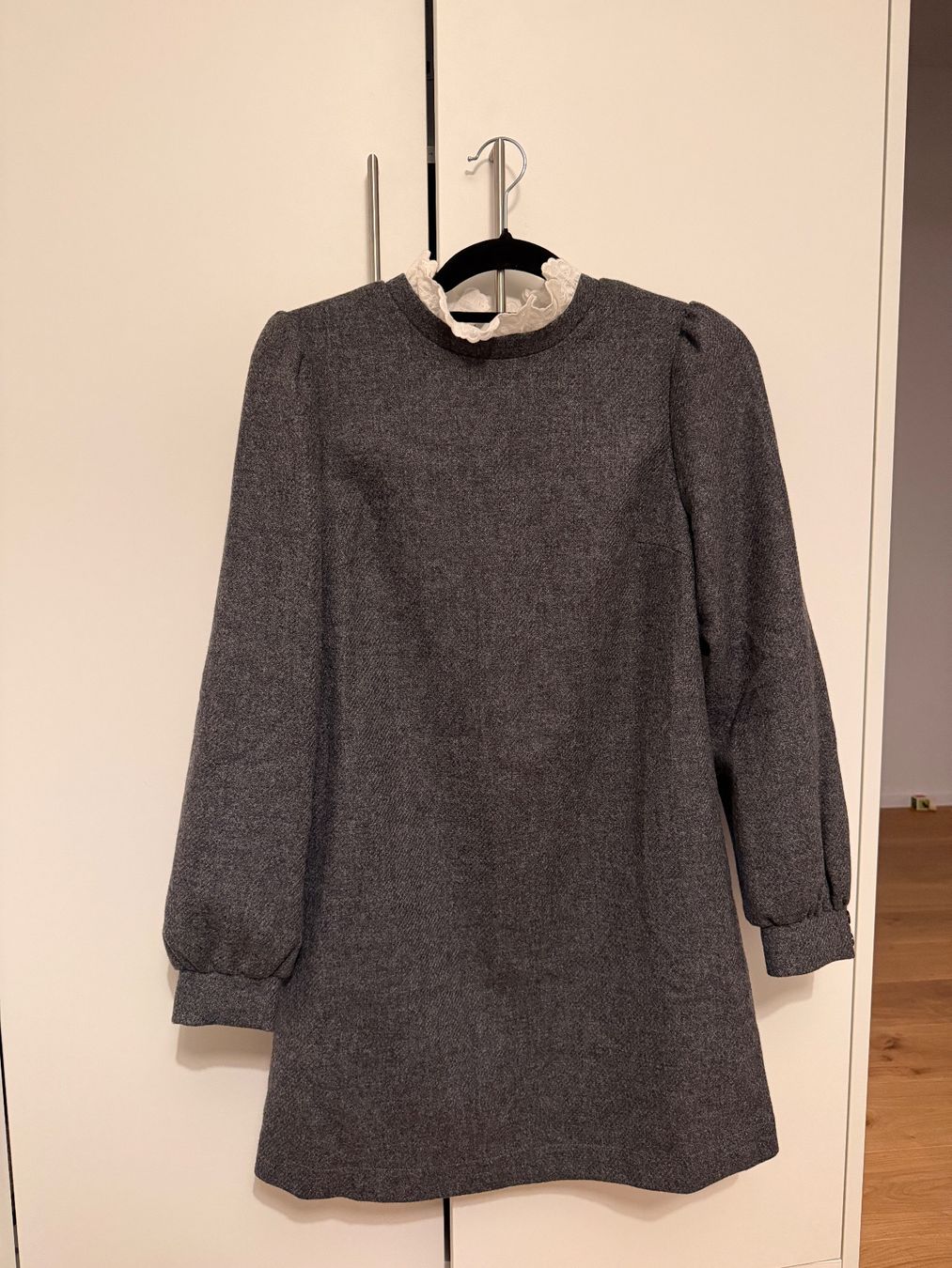 Sezane Vestiti: Sézane Kleid, Grösse 38, Grau – Nuovo (secondo la descrizione) da Goldau venduto da nan_9vgs