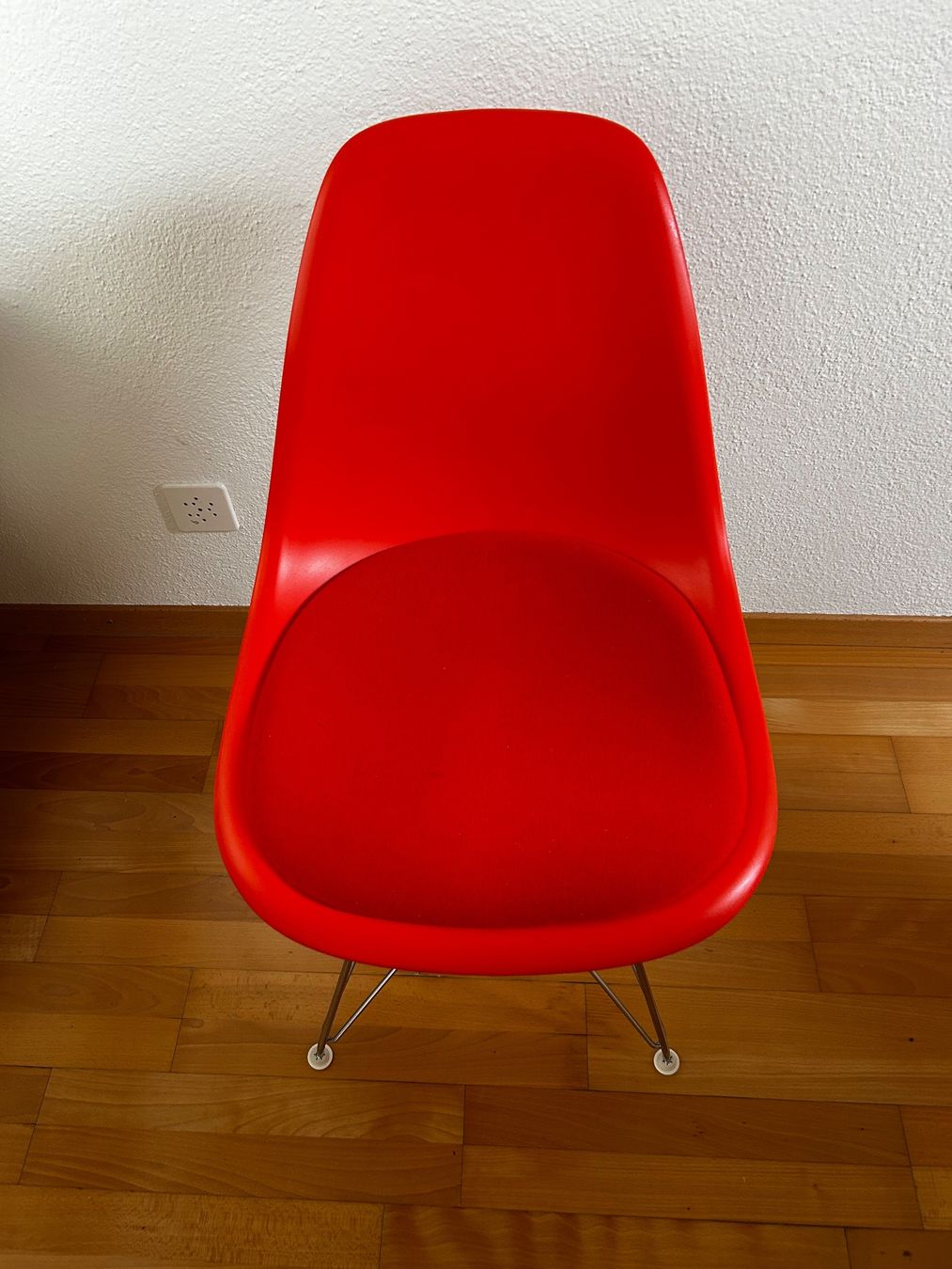 Vitra Sedie: Verkauft werden 8 Vitra Stuehle im Eames Stil – Usato da Männedorf venduto da din_9b25 1