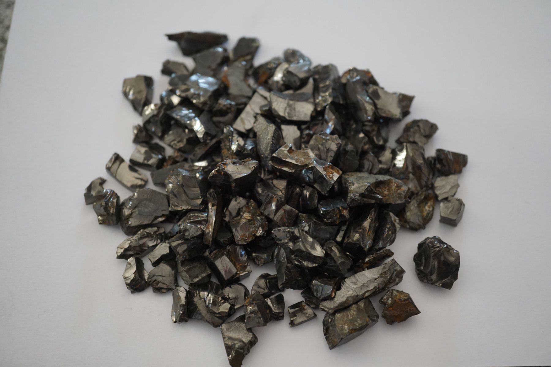 Minerali & Pietre curative: Edelschungit 10g    Lot     Edelshungit – Nuovo e nell'imballaggio originale da Eschenbach SG venduto da craniums 3