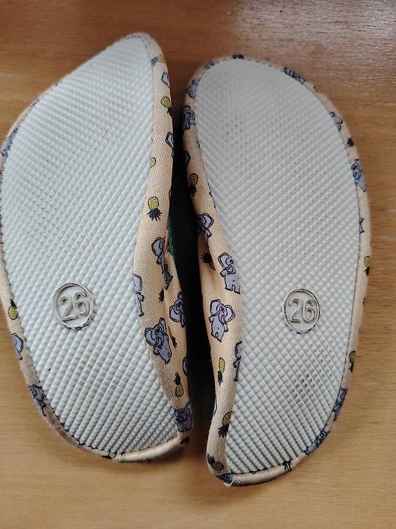 Chaussures garçon: Täppeli Gr 26 – D'occasion à Wilen b. Wollerau par Karin1985 1