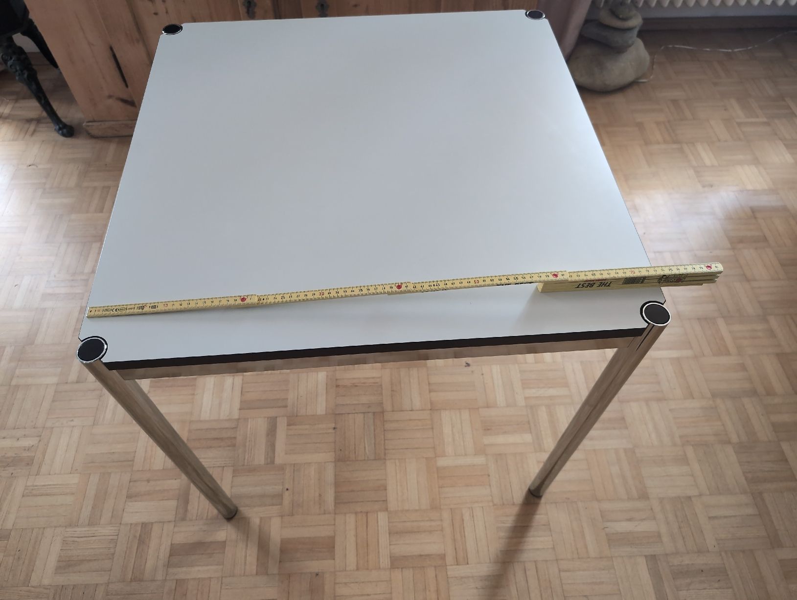 USM Tables: USM Haller Besprechungstisch 75 x 75 cm hellgrau – D'occasion à Zollikofen par Sanssouci1