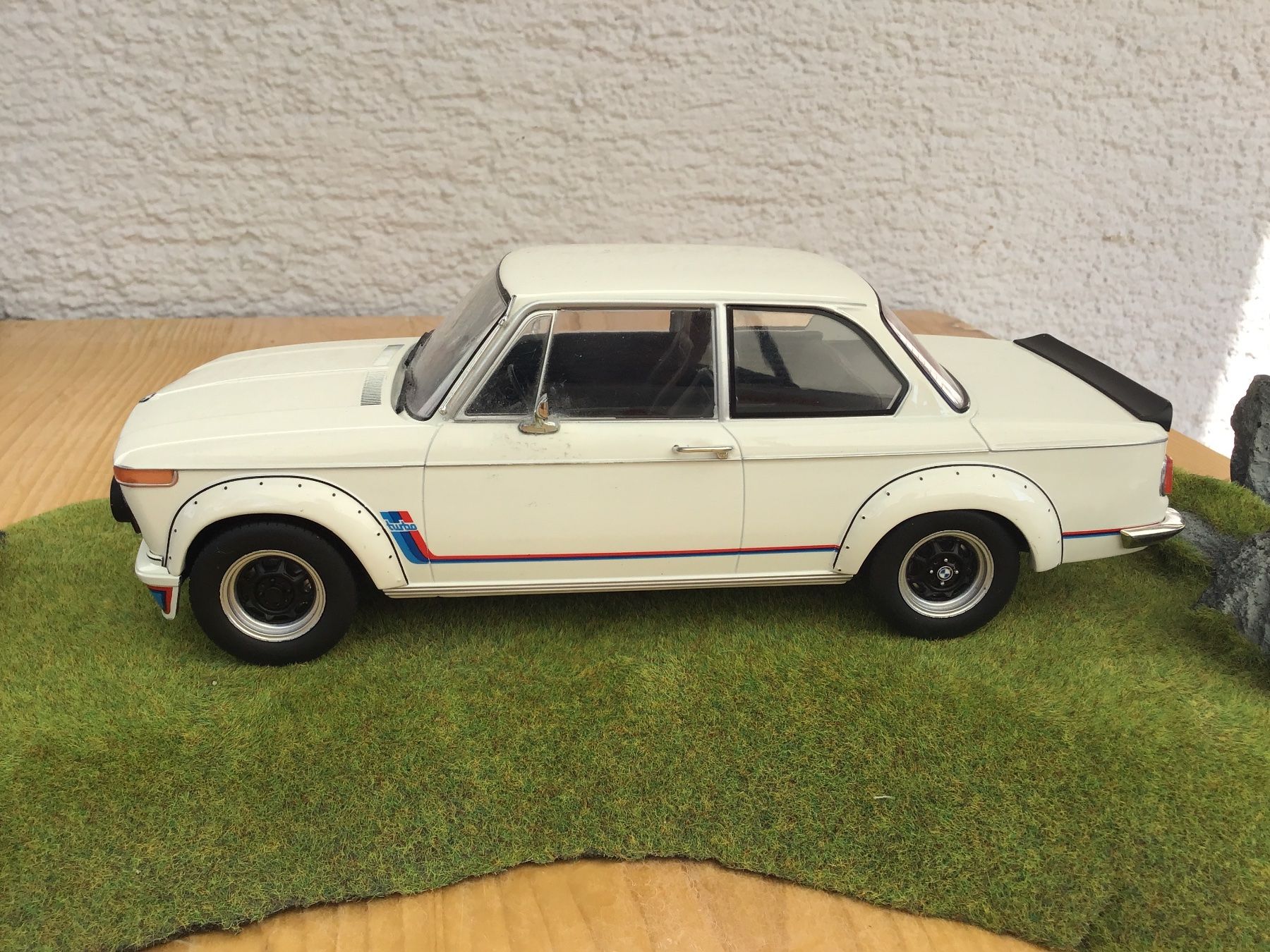 BMW Modellini d'auto: Modellauto BMW 2002 weiss 1:18 – Usato da Männedorf venduto da Modelle-aller-Art 1