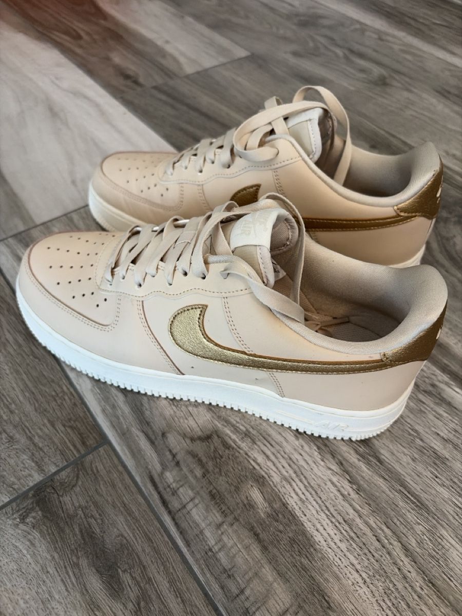 Nike Herrenschuhe: Baskets Nike Air Force 1 Beige Doré taille 43 – Neu (gemäss Beschreibung) aus St-Gingolph von emergency_one 3