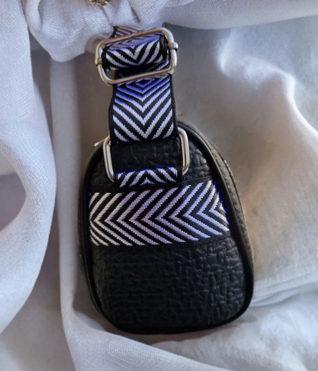 Borse da donna: Borsa decorata con strass nuova – Nuovo (secondo la descrizione) da Giubiasco venduto da Stefaniav 4