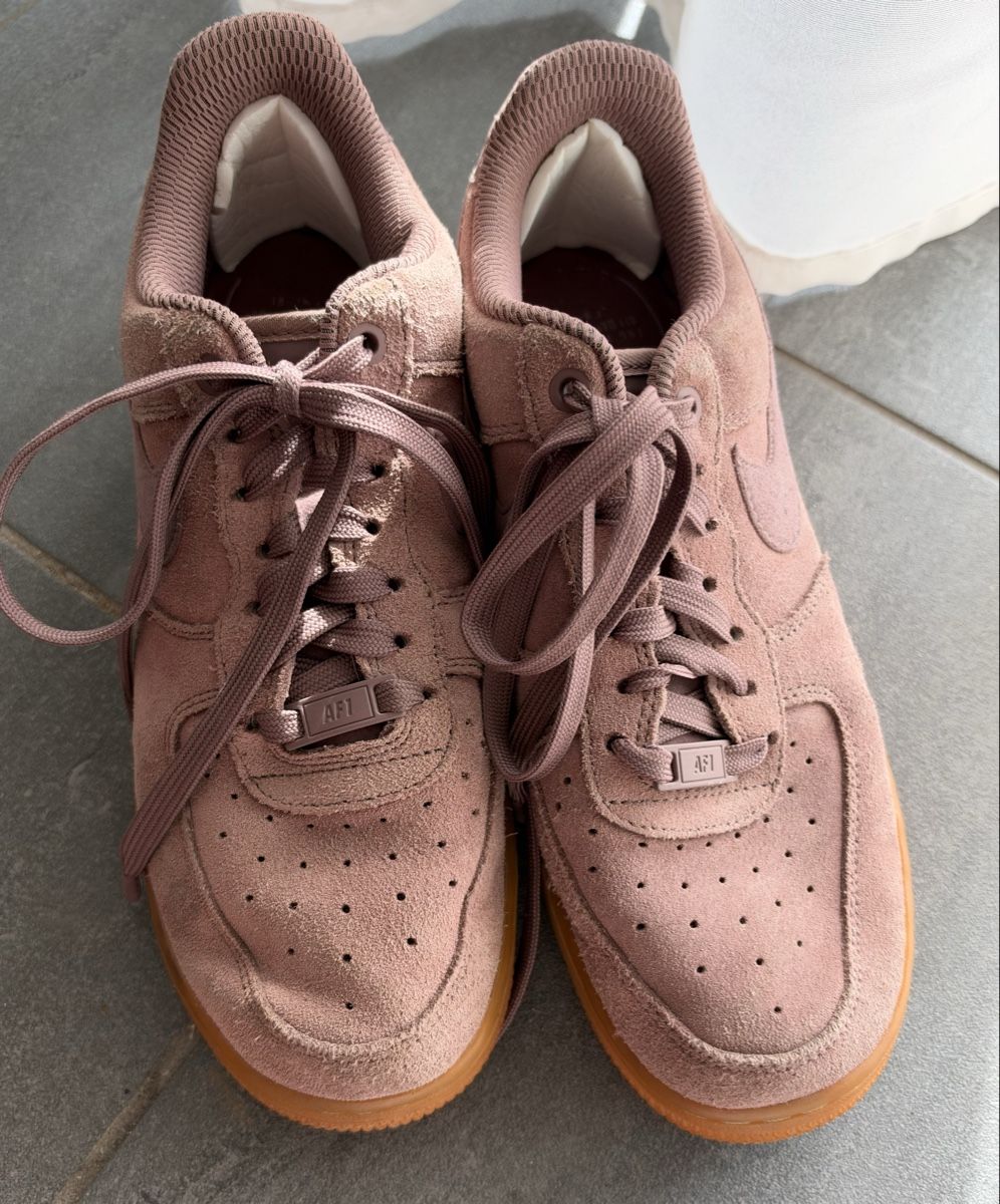 Nike Damenschuhe: Nike Air Force 1 Sneaker Wildleder lila  – Gebraucht aus Möhlin von eny_lsk7 1