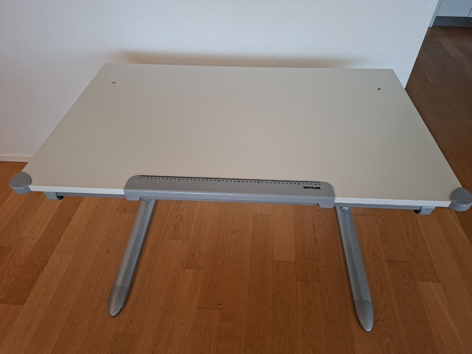 Schreibtische: Schreibtisch/ Pult Kinder – Gebraucht aus Hildisrieden von Letzi0