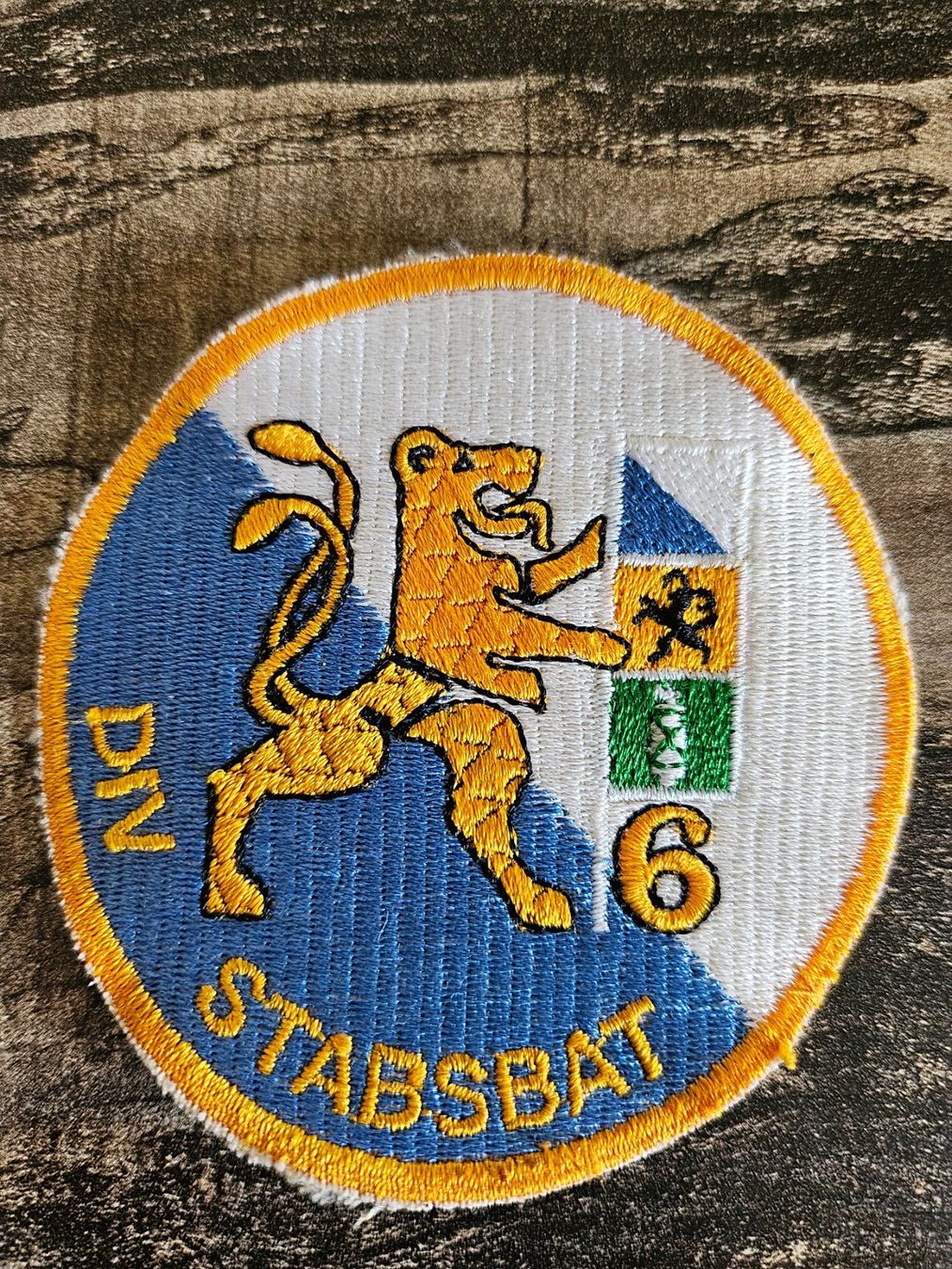 Schweizer Armee Placchette & Badge: Schweizer Armee 95 Badge "Div Stabsbat 6" – Nuovo (secondo la descrizione) da Zürich venduto da qua_7dpq