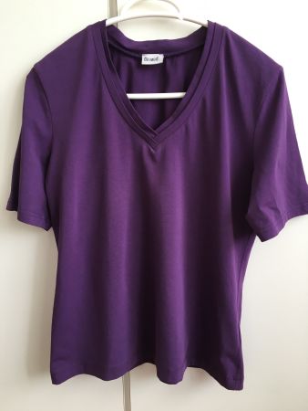 Modernes hochwertiges T-Shirt kurzarm violett