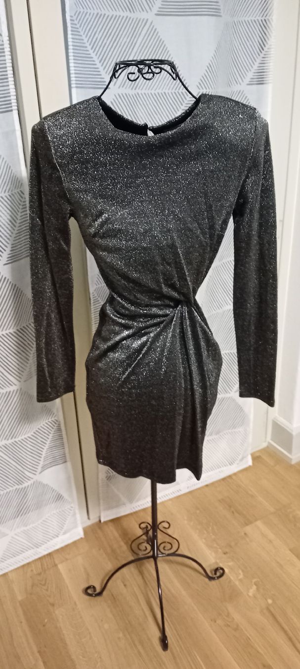 Vestiti: kleid gr S stretch – Nuovo (secondo la descrizione) da zürich venduto da janjaz