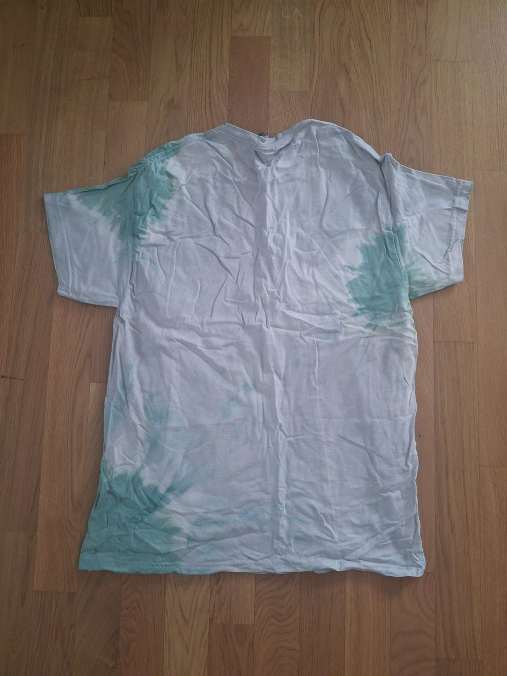 T-shirt: Batik T-Shirt – Usato da Luzern venduto da gab_726g 1