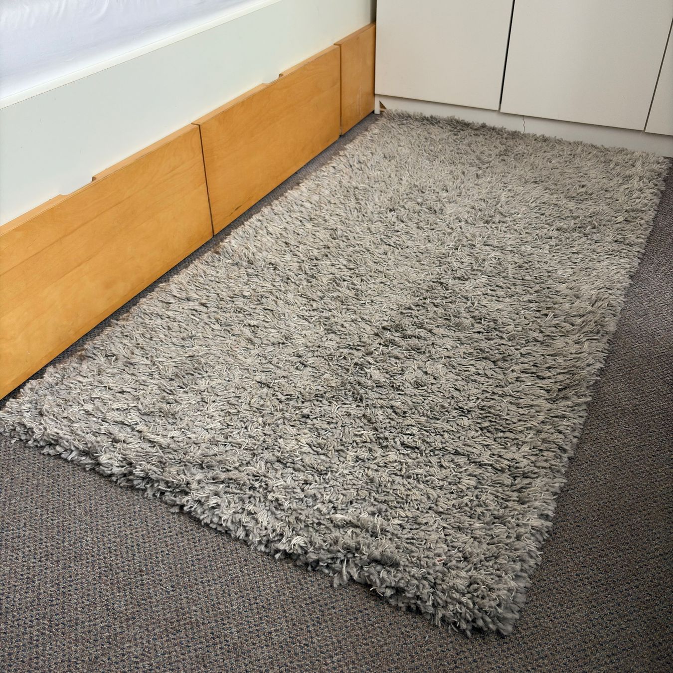 Ikea Tapis: Tapis gris 150x80 – D'occasion à Moudon par TigerrrEye