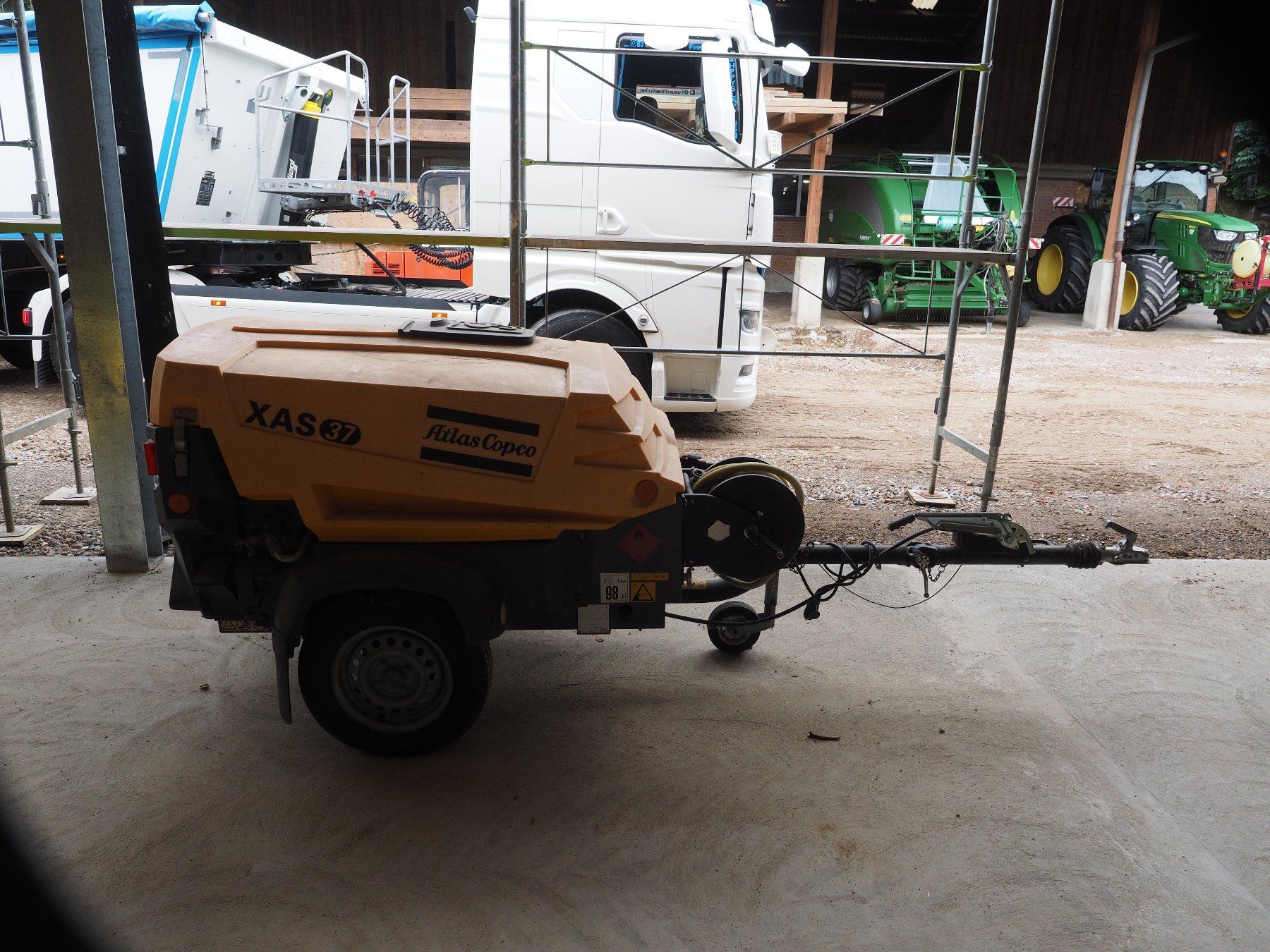 Atlas Copco Compressori: Kompressor "Atlas Copco" XAS 37 – Usato da Arboldswil venduto da Alexis46 3