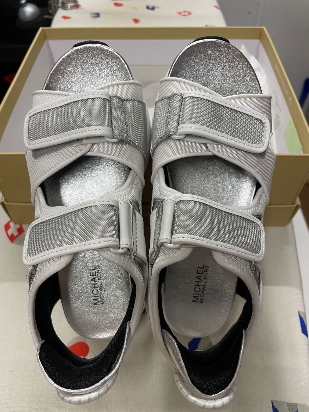 Michael Kors Scarpe da donna: Michael Kors Sandalen / 36.5 – Nuovo (secondo la descrizione) da Frauenfeld venduto da sharonhabrik