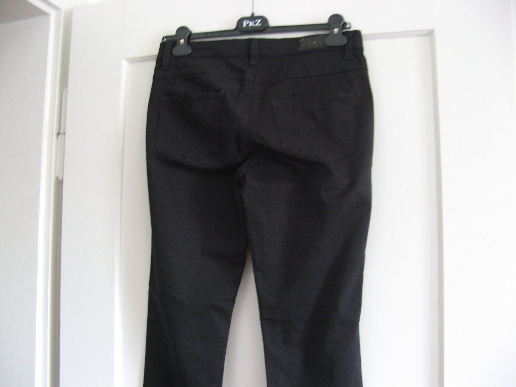 Sisley Pantaloni: Sisley Hose schwarz Gr. W29, L30 – Usato da Zürich venduto da apil 6
