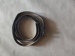 Schwarzer Ledergürtel, gut erhalten, Sommer-Accessoire (57)