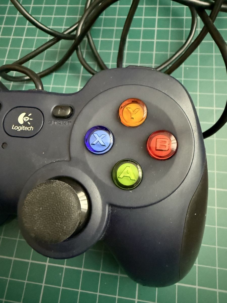 Logitech Controller: 2× Logitech F310 Gamepad – PC Controller – Gebraucht aus Dottikon von bend 2