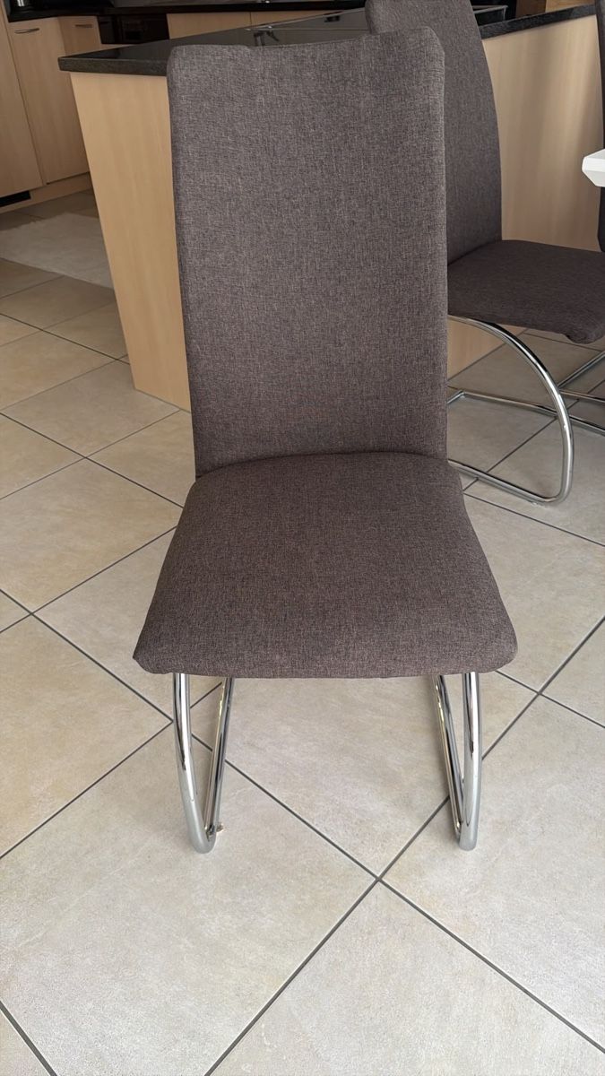 Set di tavolo e panche: Esstisch & 6 Stühle  – Usato da Glarus venduto da fam_qkb9 1