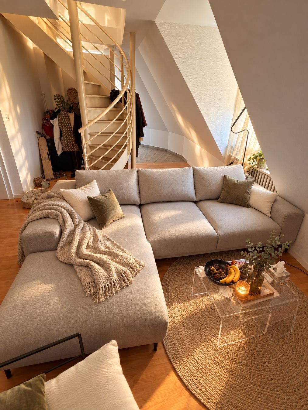 Livique Divani: Ecksofa hellgrau mit Récamiere guter Zustand – Usato da Bern venduto da muk_f9n8 3