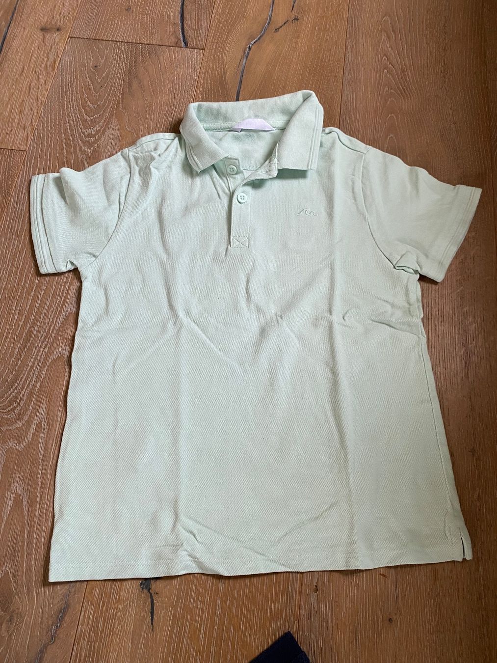 Hemden, T-Shirts & Polos: Poloshirt mint neuwertig Gr.134/140 – Gebraucht aus Rüti ZH von zoli01