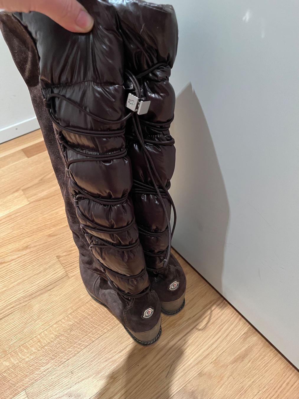 Moncler Damenschuhe: Moncler, Braune Wildleder Winterstiefel, Grösse 36 – Gebraucht aus Baar von sim_5d6l 3
