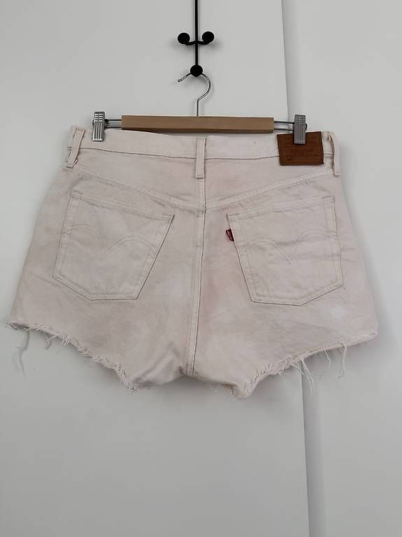 Jeans: Short en jeans Levi's 501 rose écru – Gebraucht aus Le Vaud von Maeva_Maeva 1