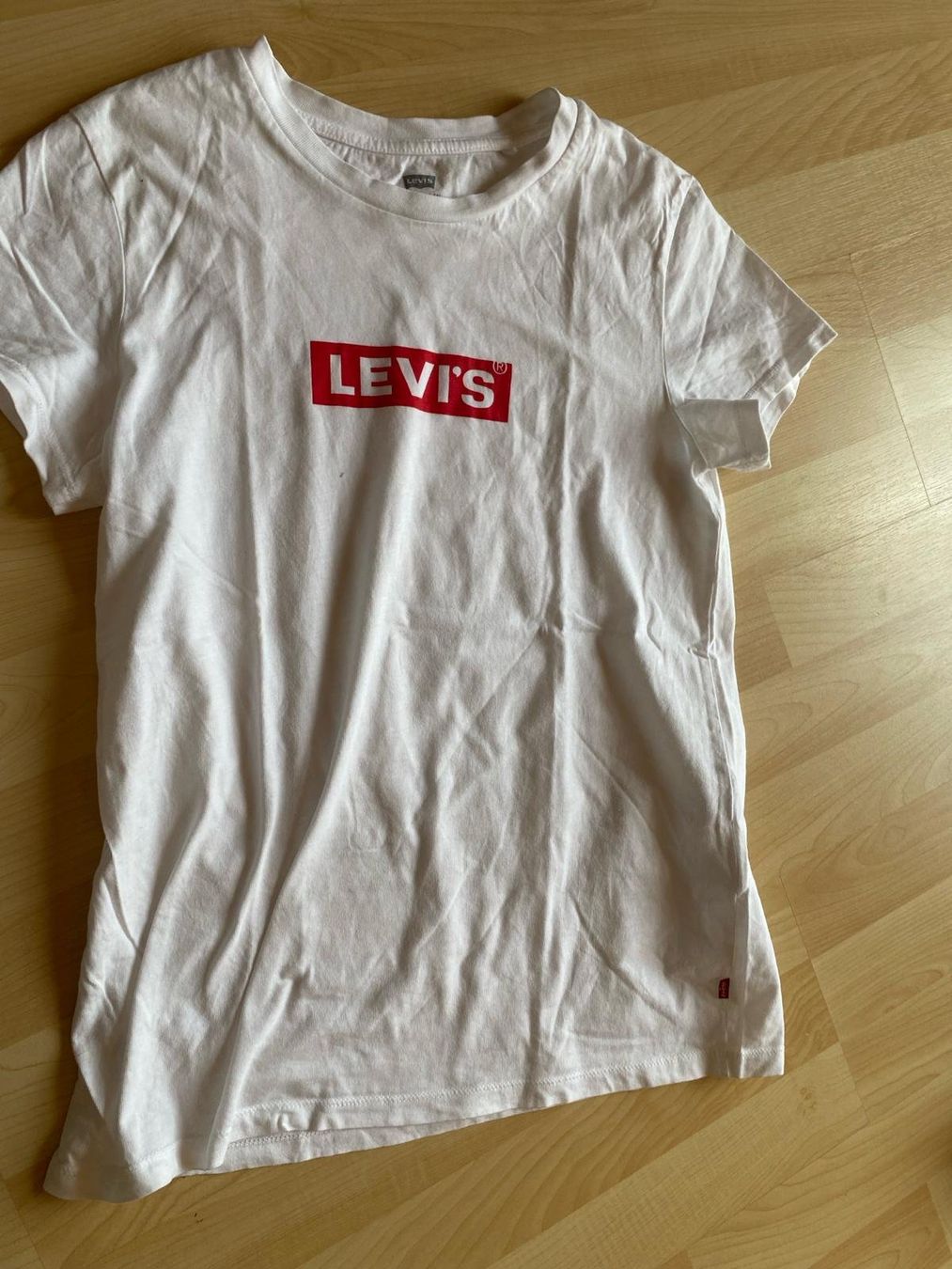 Levi's Blusen, T-Shirts & Tops: Levis S / P / CH       T-Shirt – Gebraucht aus Deitingen von Kommissar