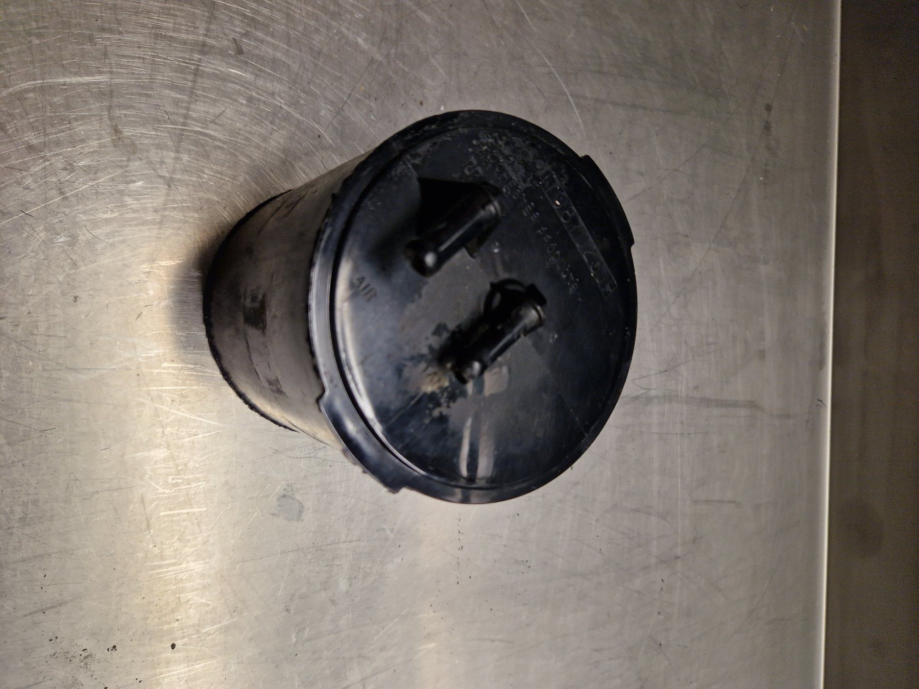 Opel Tutti pezzi di ricambio auto: Aktivkohlefilter Opel Frontera A 2.4 – Usato da Kerzers venduto da Ernst12345