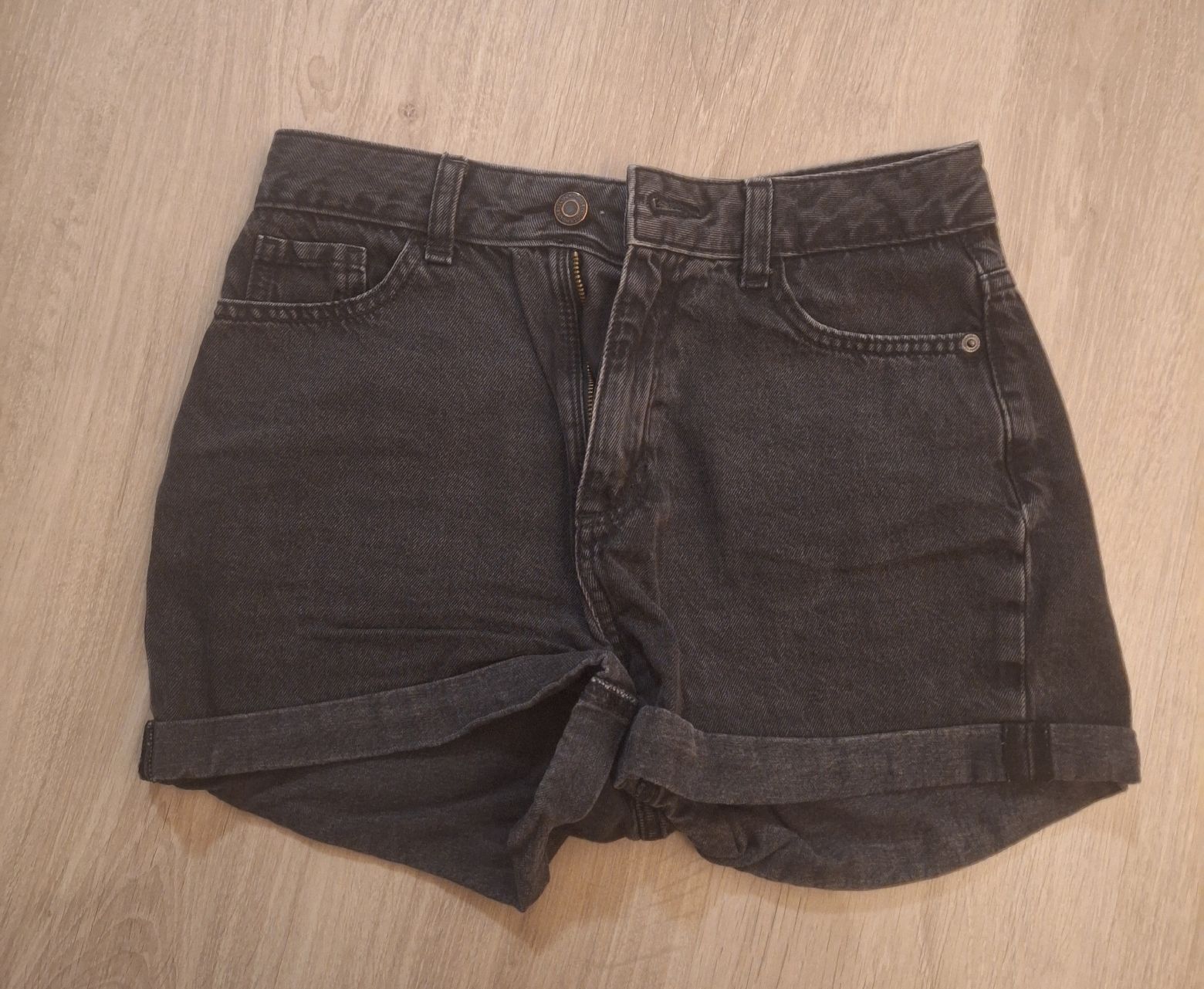 C&A Jeans: Short Clockhouse noir taille 36 – Gebraucht aus Ins von des_vm2v
