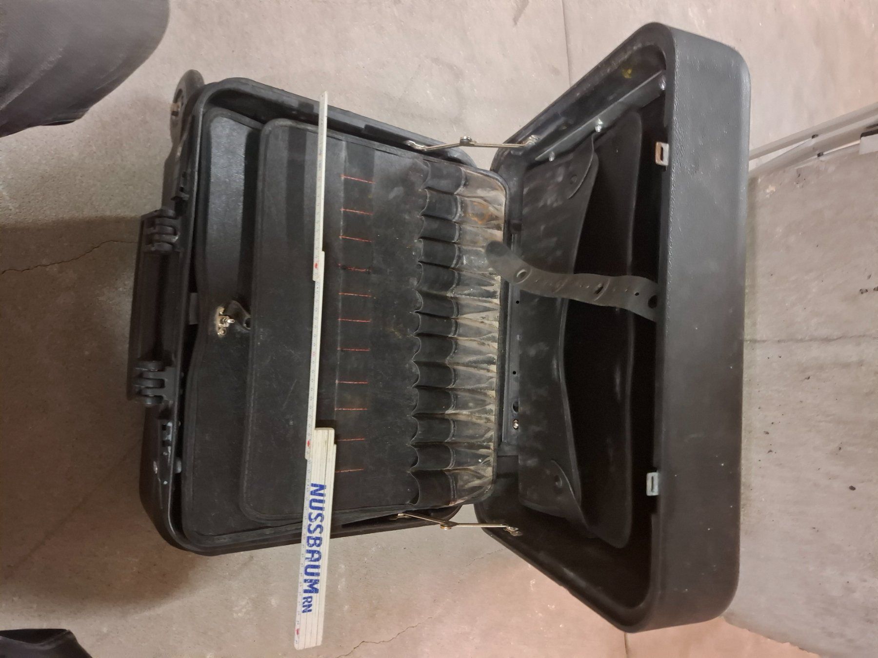 Alle Werkzeuge: Valise outillage – Gebraucht aus Fribourg von DC-SAN