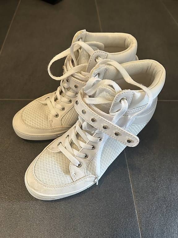 Scarpe da donna: Chaussures Guess  – Usato da Bern venduto da manu0100