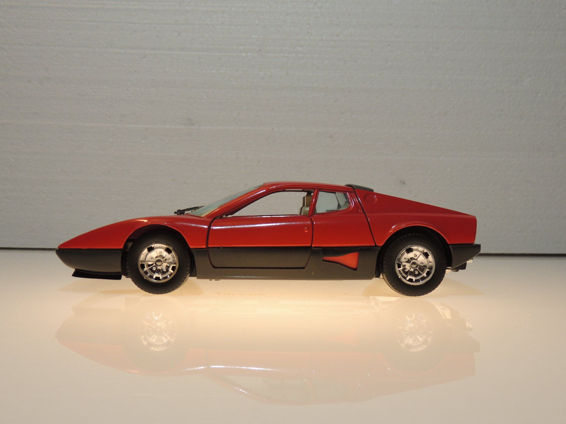 Bburago Modellini d'auto: BBurago Ferrari 512 BB Rot 1:24 – Usato da Corminboeuf venduto da corbay