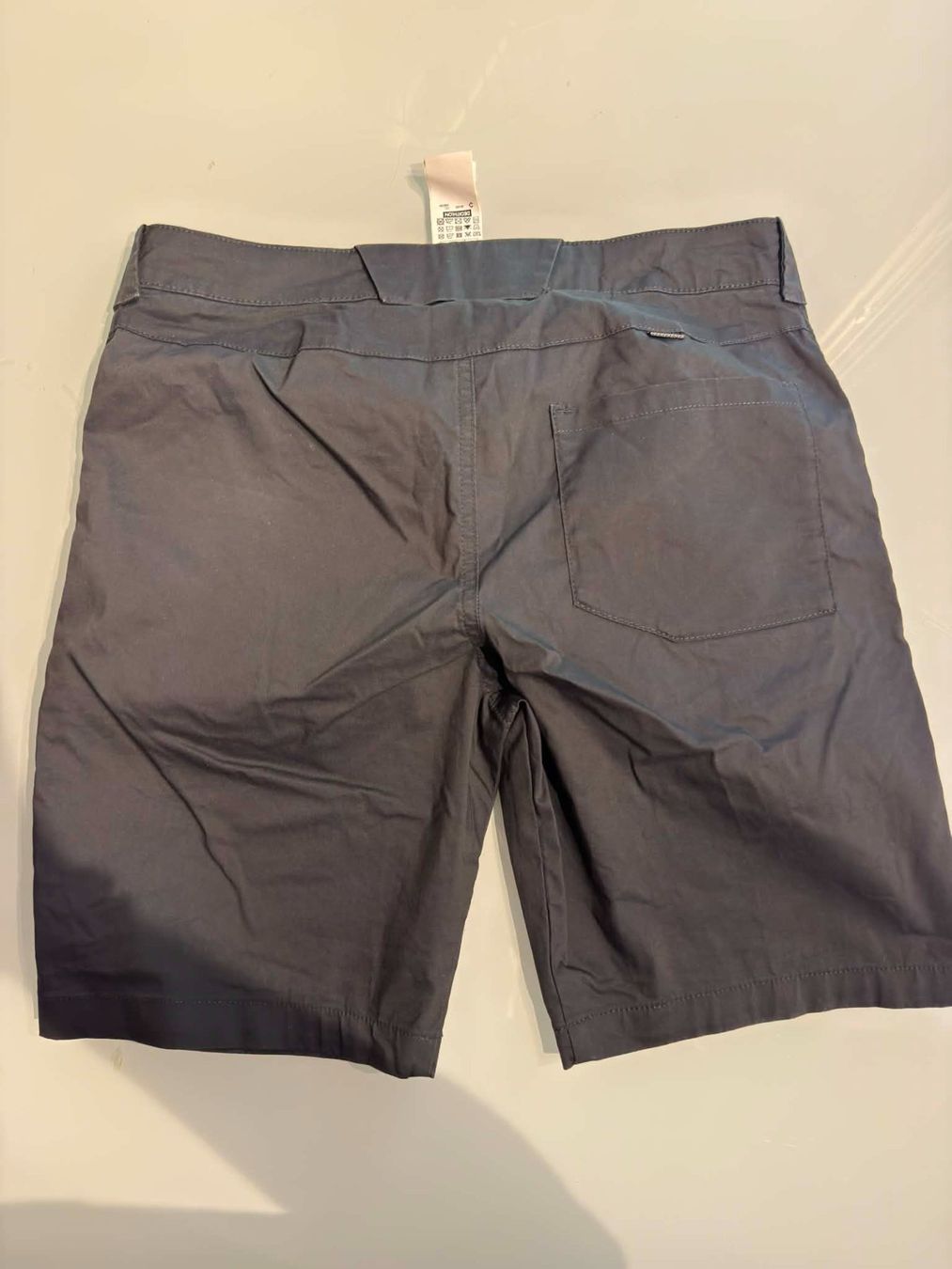 Decathlon Pantaloni: QUECHUA Herren-Wandershorts, NH100, Grau SIZE S – Usato da Ennetbaden venduto da str_fmz5 1
