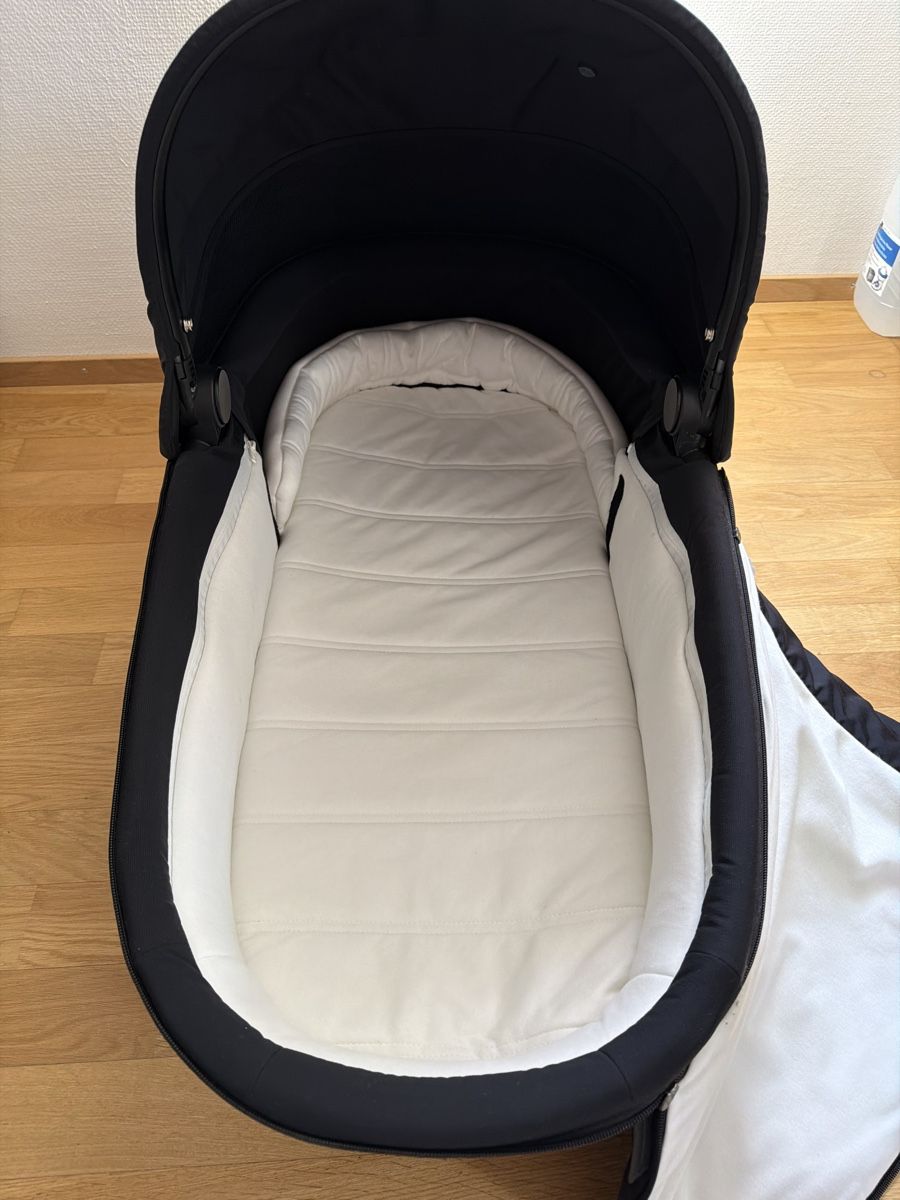 Culle: Cybex Platinum Carrycot for Priam, Sepia Black – Usato da Zürich venduto da unb_t6g8 4