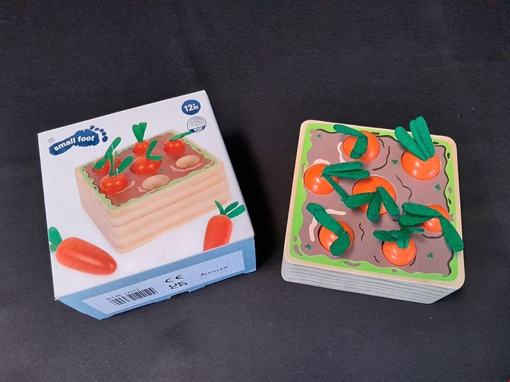 Small Foot Steckspiel Möhren Aus Holz - Motorikspiel Ab 12 Monaten | Mit 7 Karotten & Beet | Montessori