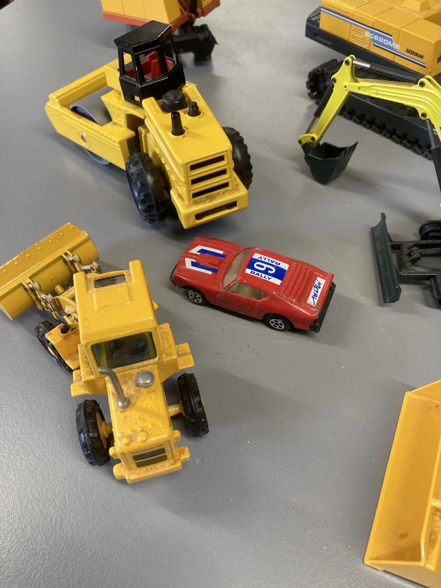 Spielzeuge: Baumaschinen modelle – Gebraucht aus Niederuzwil von Miami1999 2
