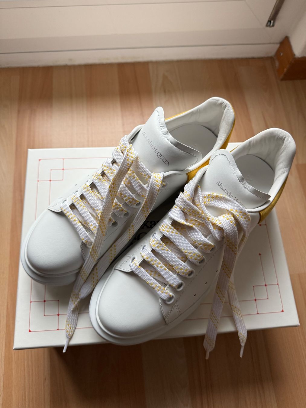 Alexander Mcqueen Scarpe da uomo: Alexander McQueen Sneaker Gr. 39 – Nuovo e nell'imballaggio originale da Wald AR venduto da xen_6yqn 1