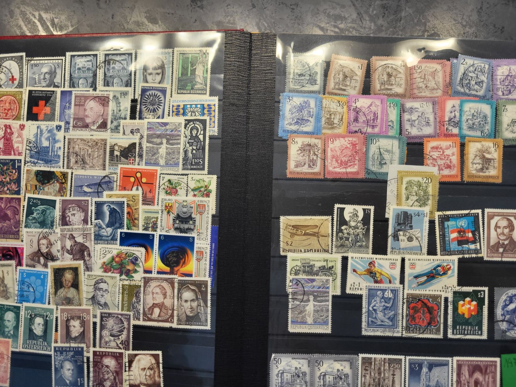Alle Briefmarken: Sammlung Album - Oesterreich – Gebraucht aus Rümlang von Turrin 2