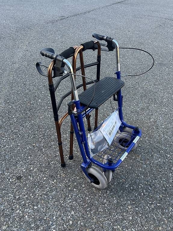 Gehhilfen: Rollator und Gehilfe – Gebraucht aus Wetzikon ZH von MedinaL