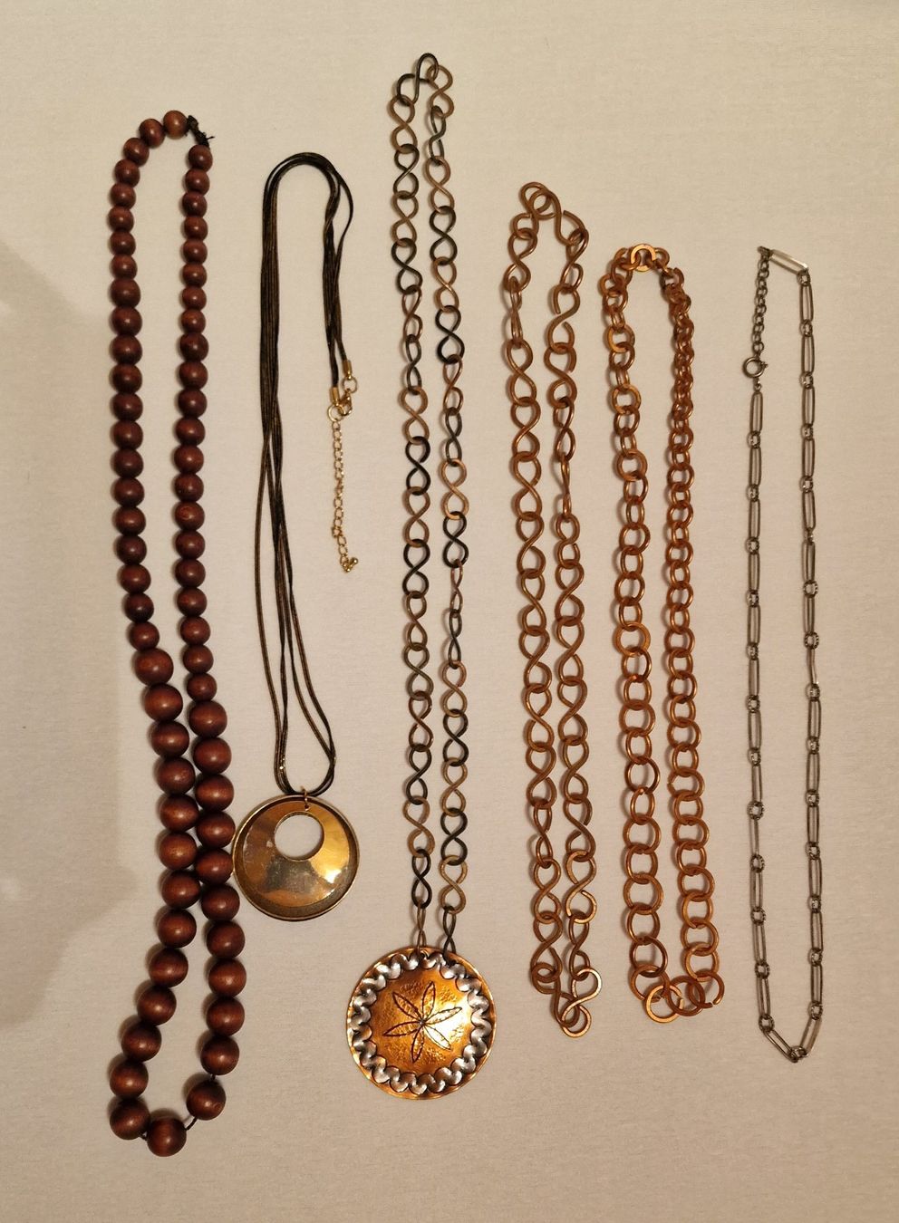 Sonstiger Schmuck: Modeschmuck  -  Konvolut von 6 Halsketten – Gebraucht aus Röthenbach i. E. von Heureka5