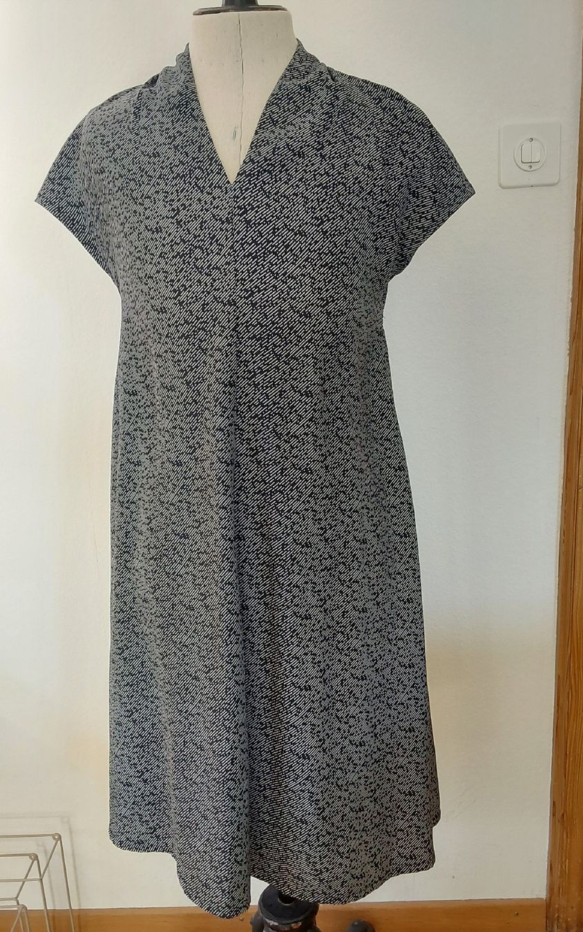 Someday Vestiti: Kleid Someday 38 Polyester dunkelblau – Nuovo (secondo la descrizione) da Köniz venduto da scopello12
