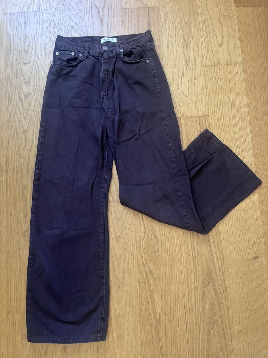Pull&Bear Hosen: Jean ample Pull&Bear taille 36 marron foncé pour l'automne – Gebraucht aus Plan-les-Ouates von jes_2f9r 2