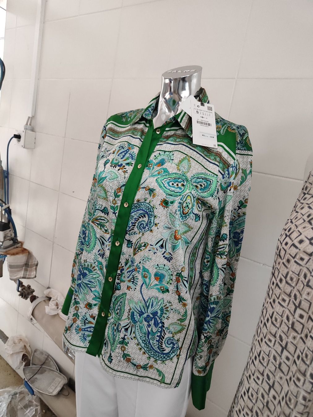 Zara Camicette: damen Bluze GR S – Nuovo e nell'imballaggio originale da Langnau am Albis venduto da Judithsebi 2