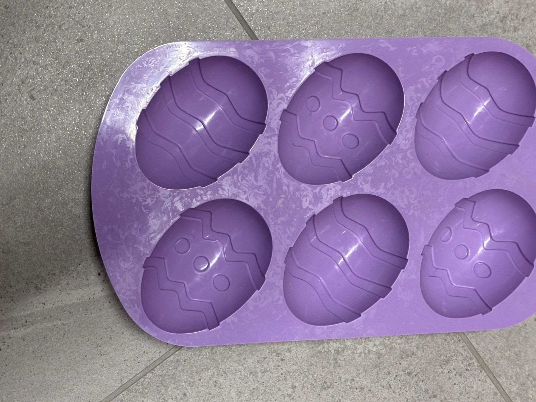 Teglie da forno: Moule à gâteau Pâques  silicone 6 oeufs – Usato da Salvenach venduto da gwenwywar 1