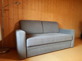 Gemütliches Schlafsofa grau 